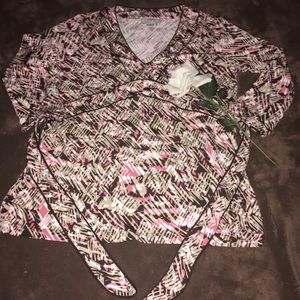 Colorful blouse with 3/4 sleeves and ties in back